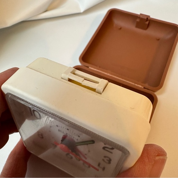 Elgin Travel Alarm Clock - Picture 6 of 8